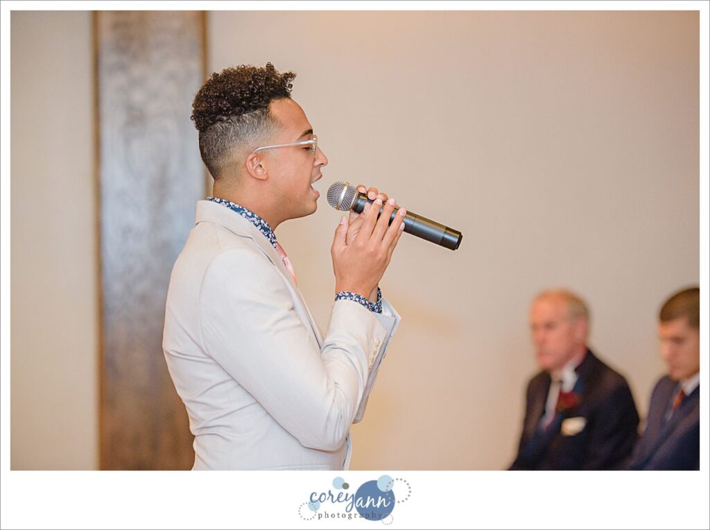 wedding ceremony at roses run country club in Stow Ohio