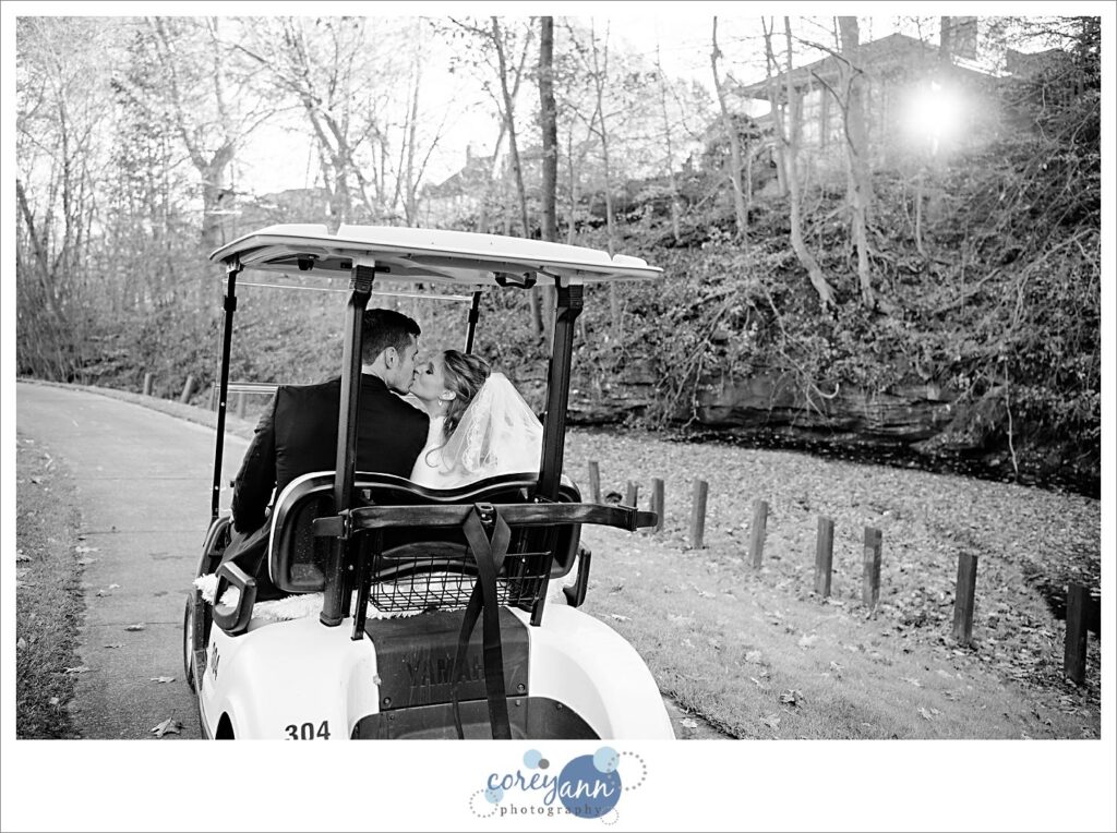 November wedding at roses run country club in Stow Ohio