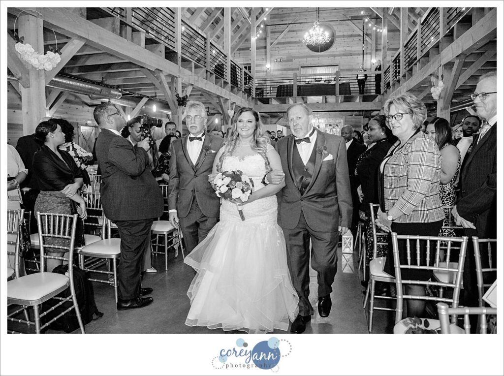 Wedding ceremony at Mapleside Farms in Ohio