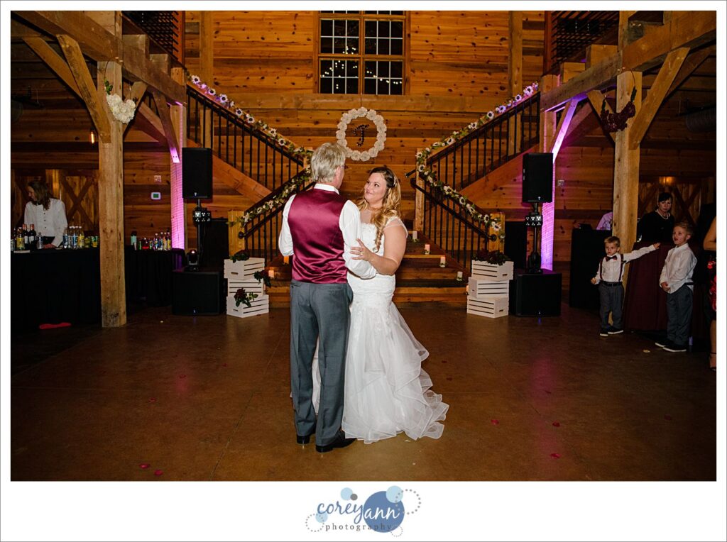 Wedding Reception at Mapleside Farms in Ohio