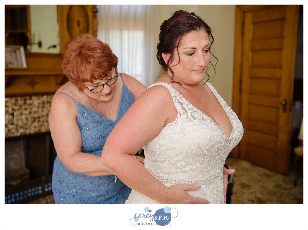 Bride getting ready for wedding at Massillon Women's Club