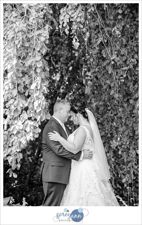 Wedding photos at Massillon Women's Club in August