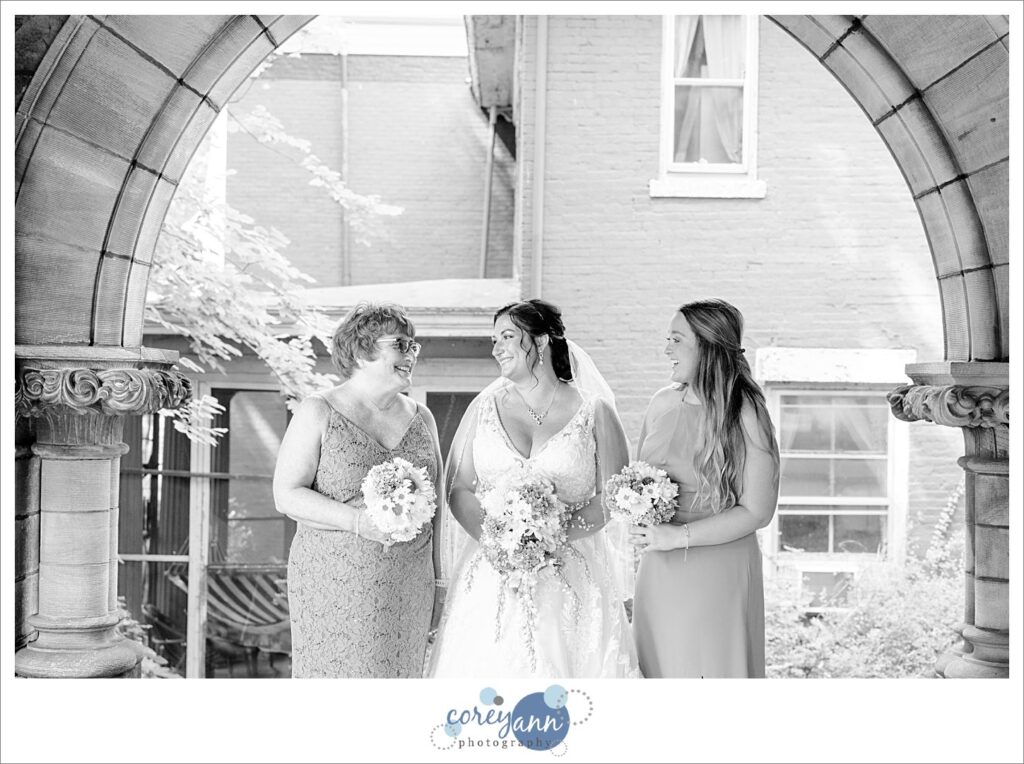 Wedding photos at Massillon Women's Club in August
