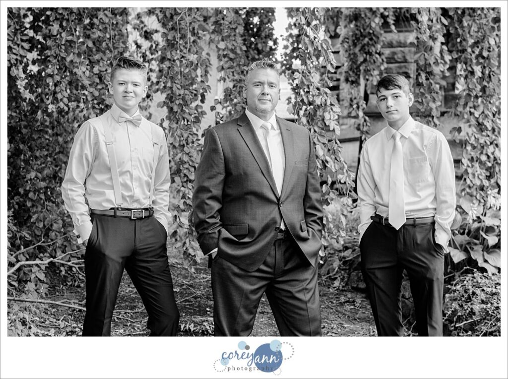 Wedding photos at Massillon Women's Club in August