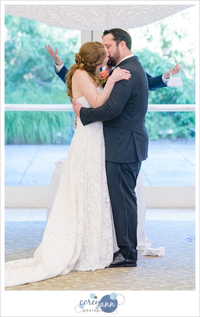 Wedding ceremony at Fairmont Temple in Beachwood Ohio