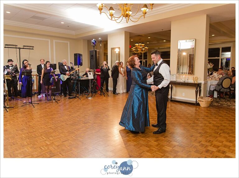 Wedding reception at Fairlawn Country Club in Ohio