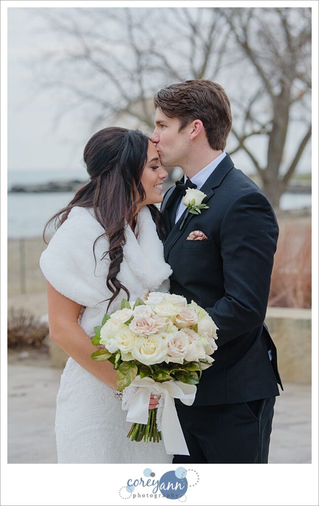 wedding photos at edgewater beach in Cleveland