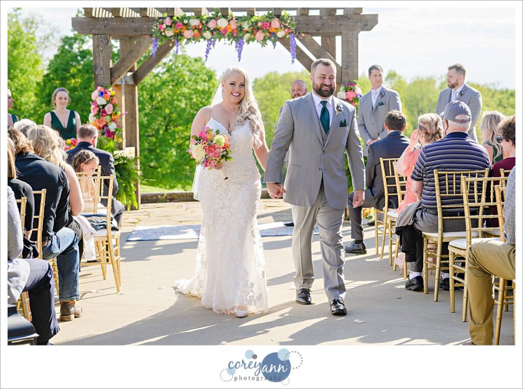 May wedding ceremony at Mapleside Farms in Ohio