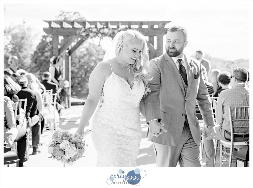 May wedding ceremony at Mapleside Farms in Ohio