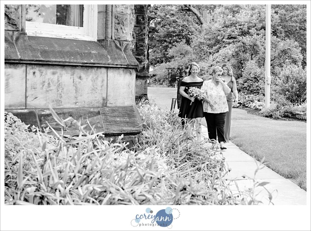 Outdoor wedding at Massillon Womens Club