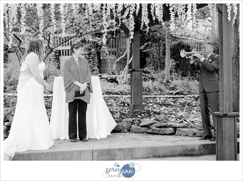 Outdoor wedding ceremony at Landoll's Mohican Castle