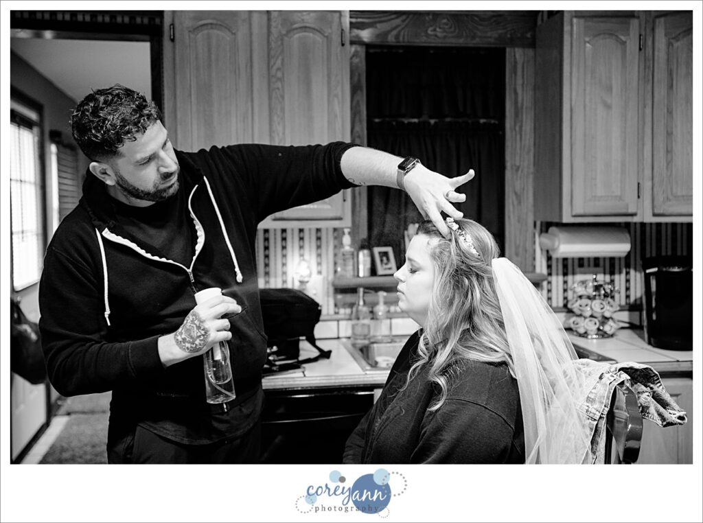 Bride getting ready for wedding in Niles Ohio