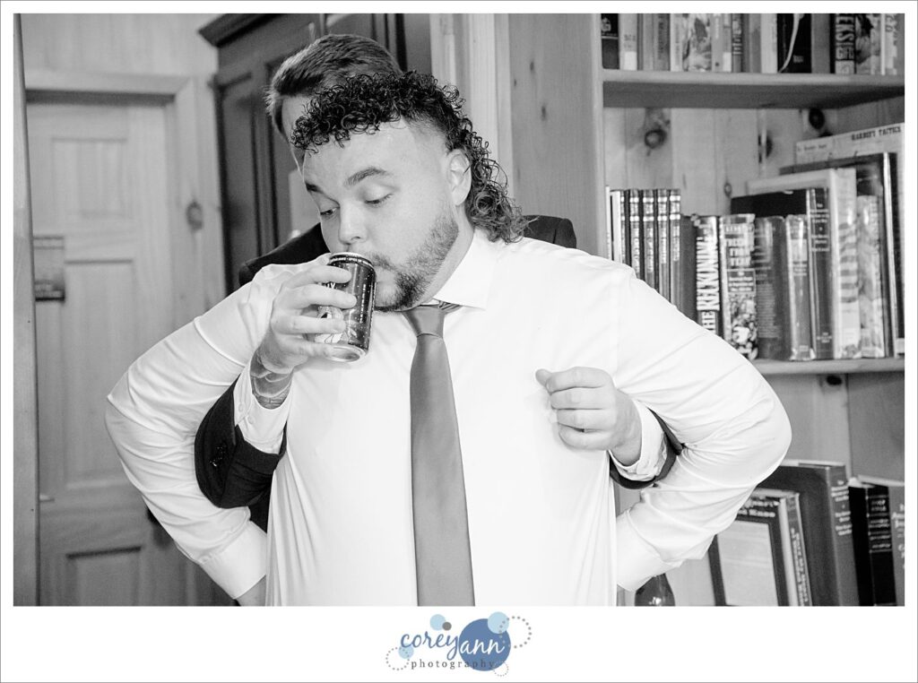 Groomsmen goofing off before wedding in Ohio