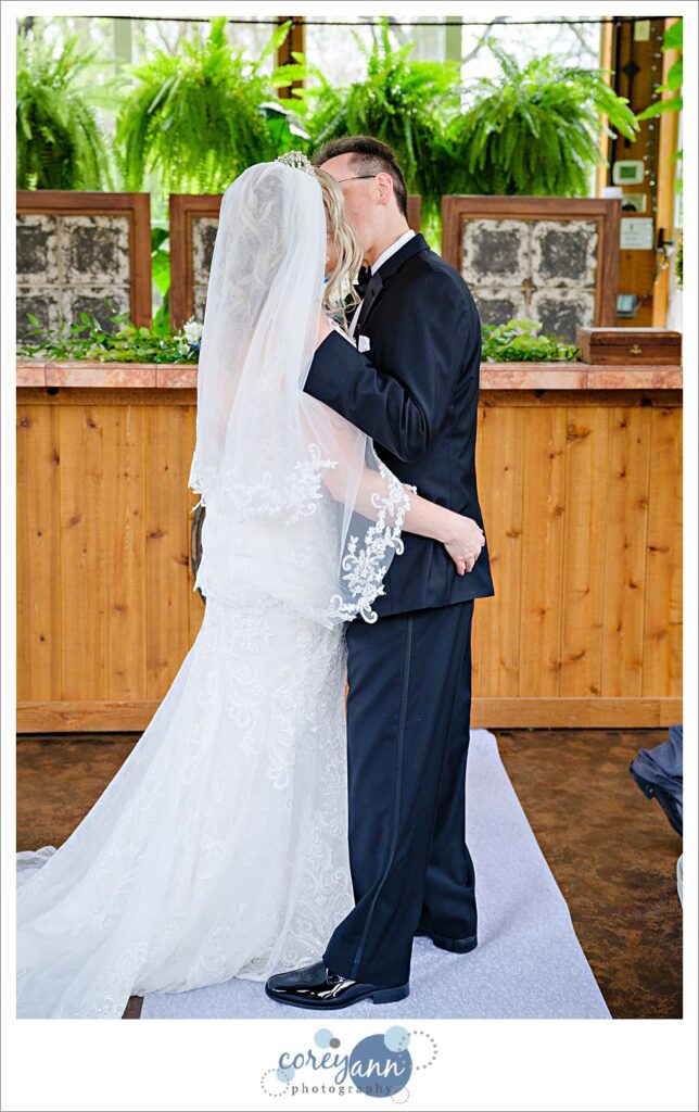 Wedding at Gervasi Vineyard in Canton Ohio in the Spring