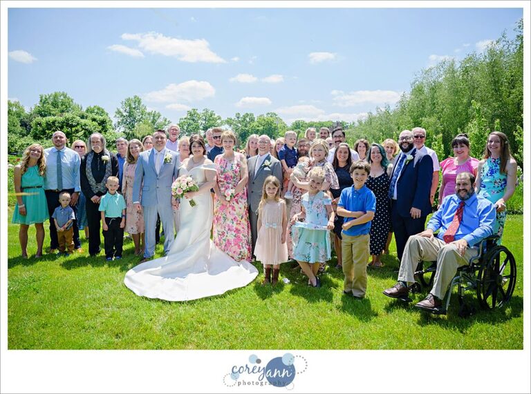 wedding photo with all attendees 