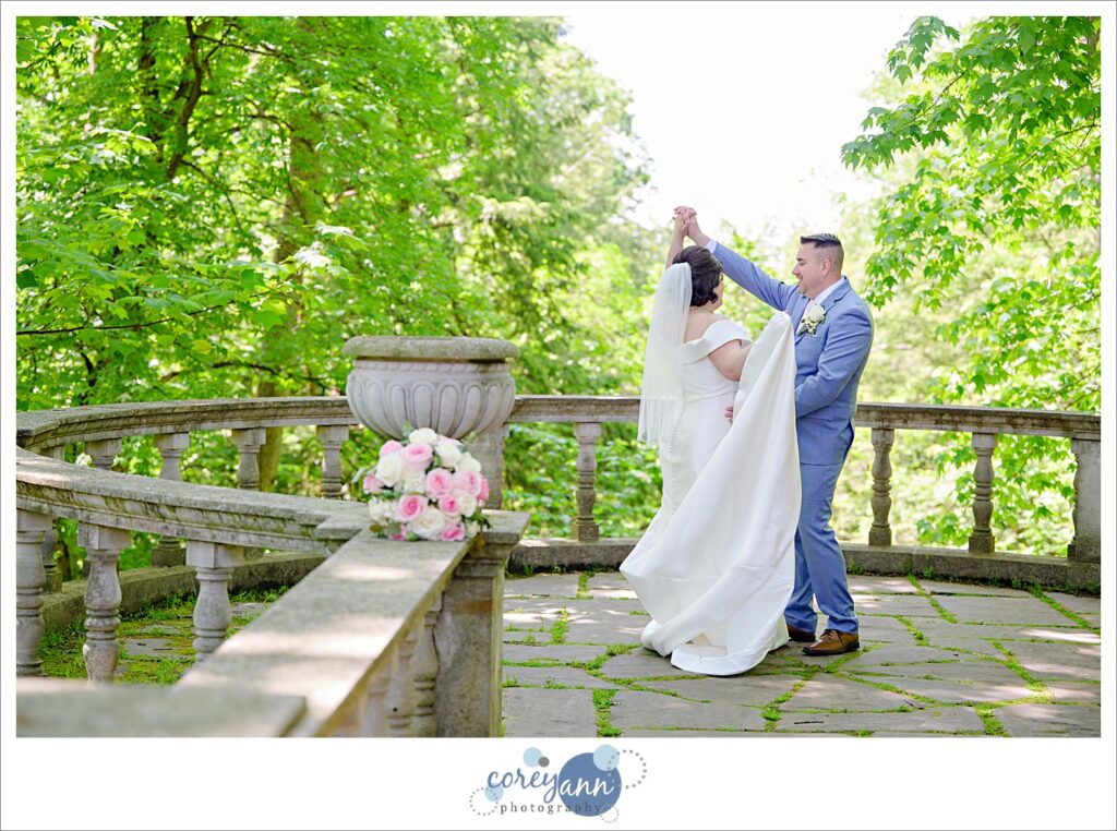 Wedding portrait on the west overlook at Stan Hwyet Hall and Gardens
