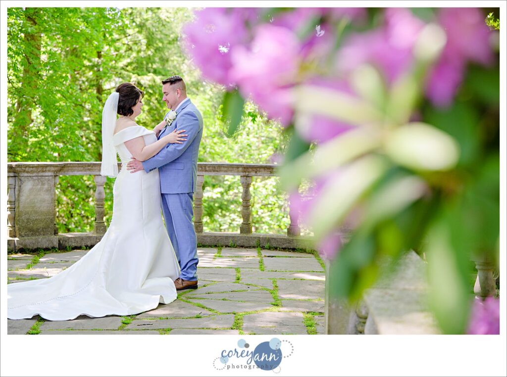 Wedding portrait on the west overlook at Stan Hwyet Hall and Gardens