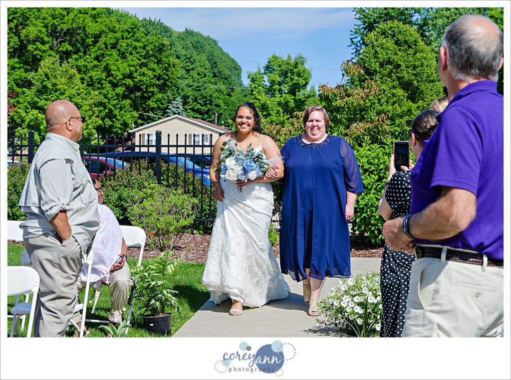 June wedding ceremony on the lake in Akron Ohio