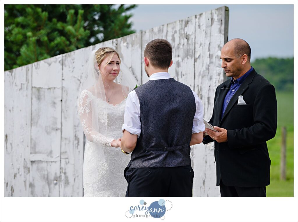 Outdoor wedding ceremony in August at Ohio Nickajack Farms