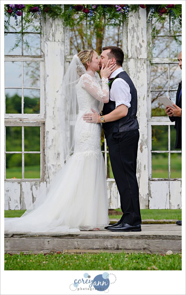 Outdoor wedding ceremony in August at Ohio Nickajack Farms