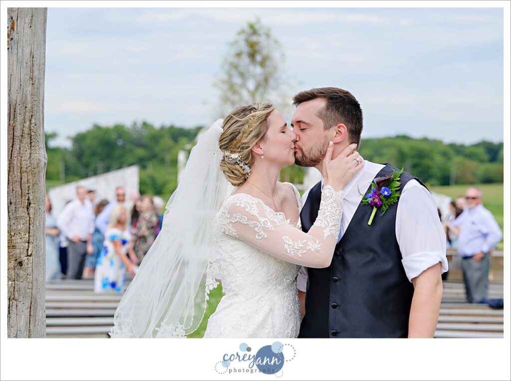 Outdoor wedding ceremony in August at Ohio Nickajack Farms
