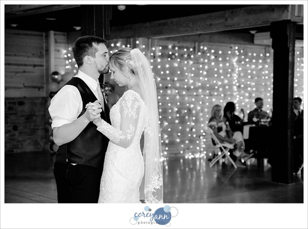 Wedding reception at Nickajack Farms in Ohio