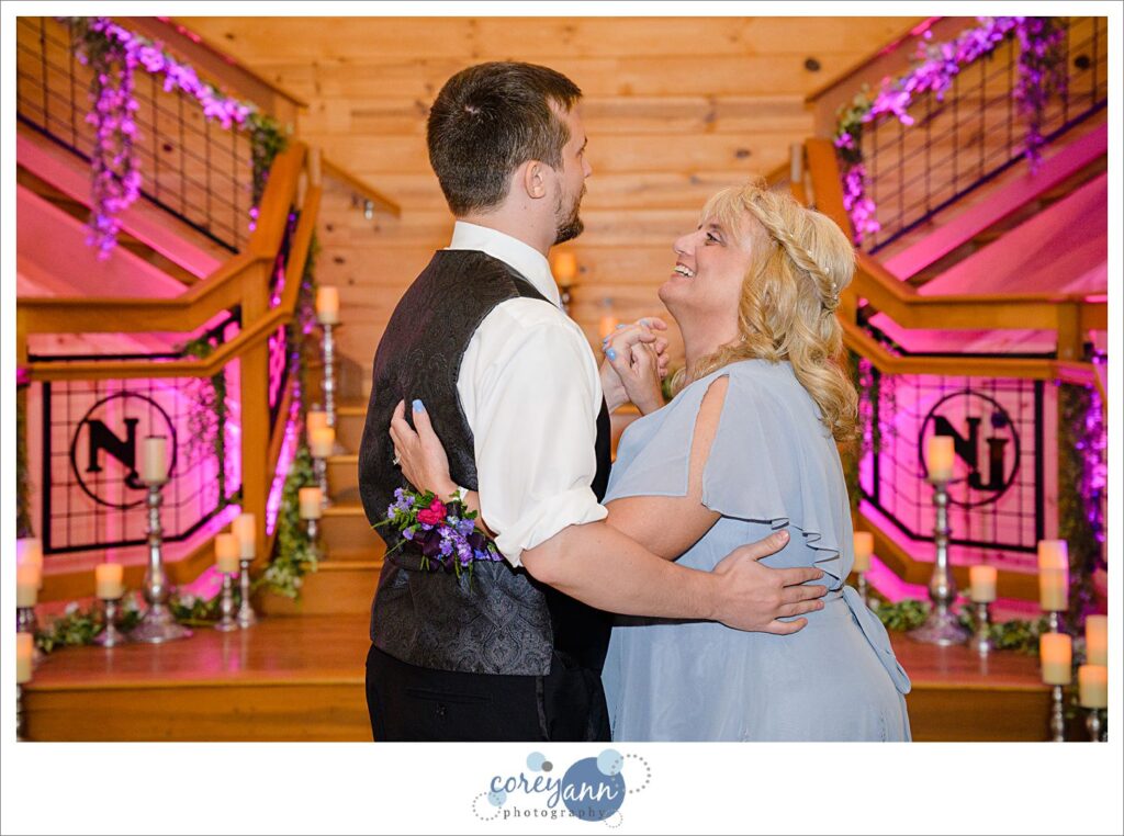 Wedding reception at Nickajack Farms in Ohio