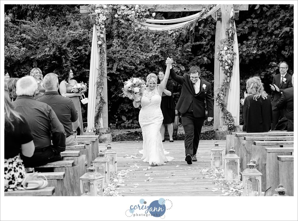 Outdoor wedding ceremony at Barn on Enchanted Acres