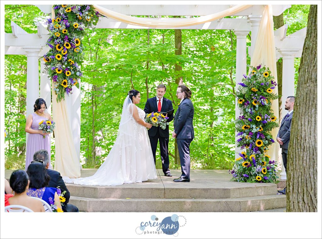 Summer outdoor wedding ceremony at Manakiki Golf Course in Willoughby Ohio