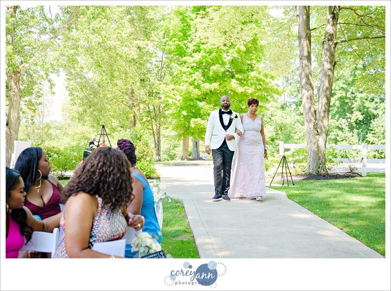 Wedding ceremony at Sun Valley Ohio