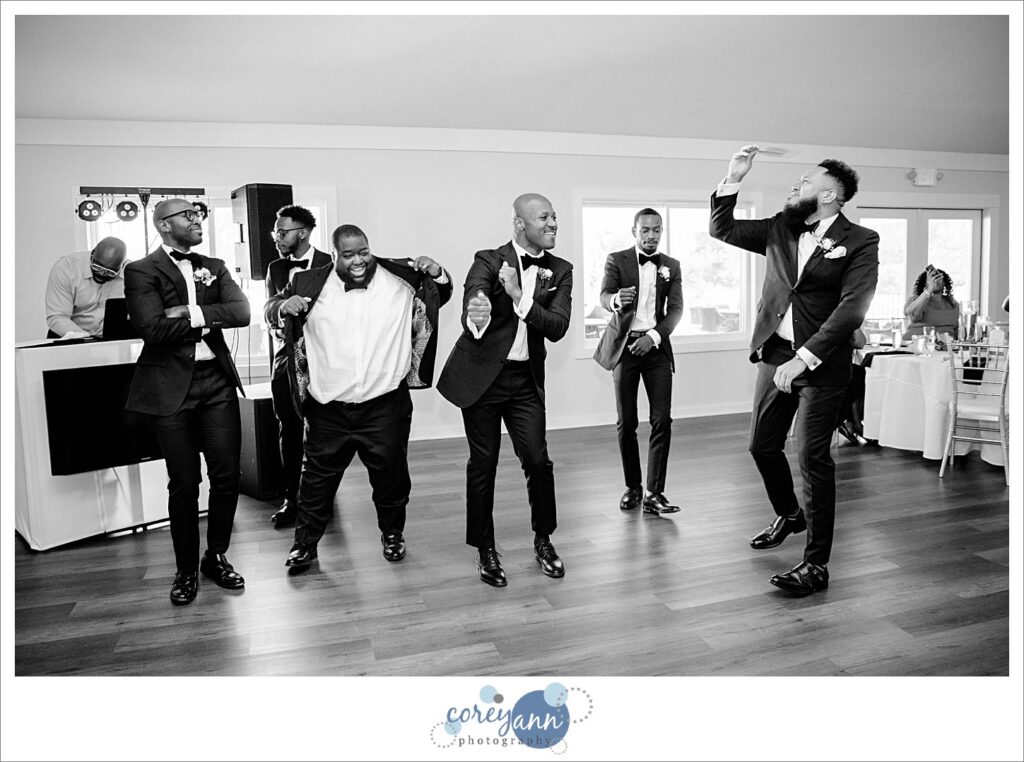 August wedding reception at Sun Valley in Chagrin Falls Ohio