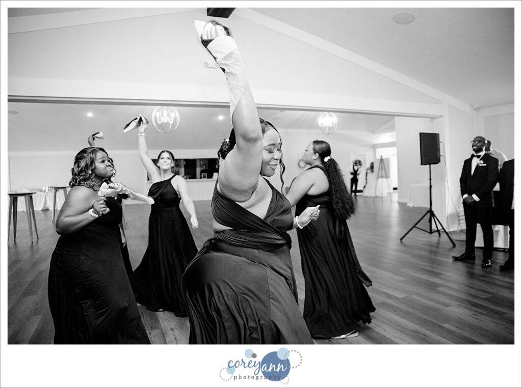 August wedding reception at Sun Valley in Chagrin Falls Ohio