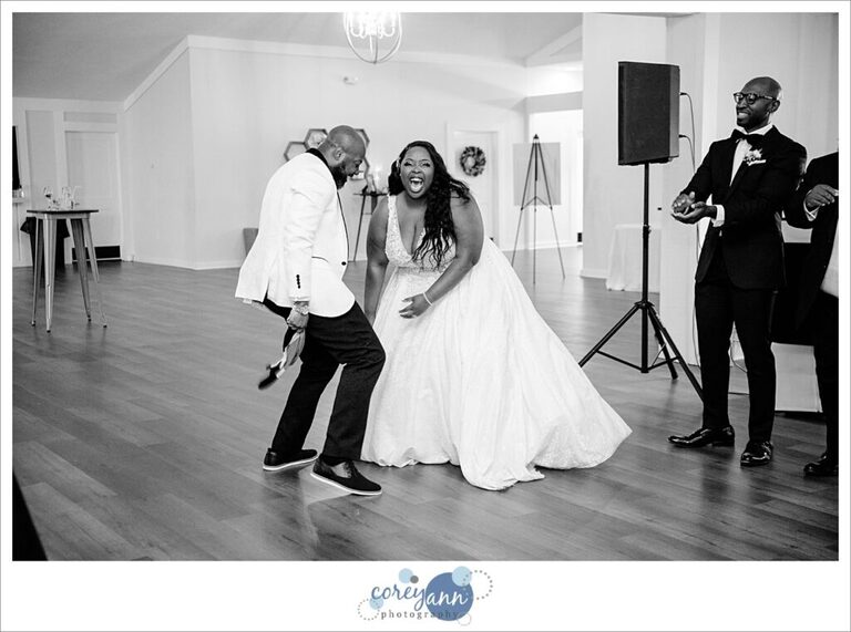 August wedding reception at Sun Valley in Chagrin Falls Ohio