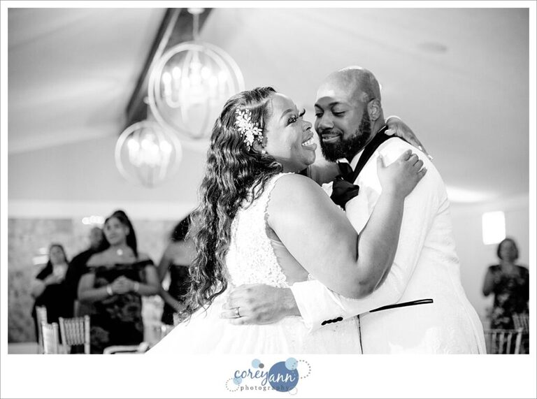 August wedding reception at Sun Valley in Chagrin Falls Ohio