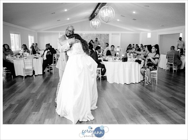 August wedding reception at Sun Valley in Chagrin Falls Ohio