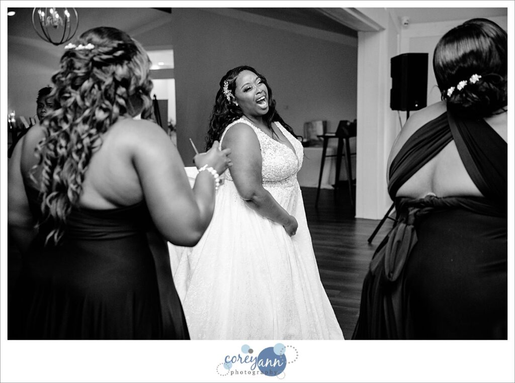 August wedding reception at Sun Valley in Chagrin Falls Ohio