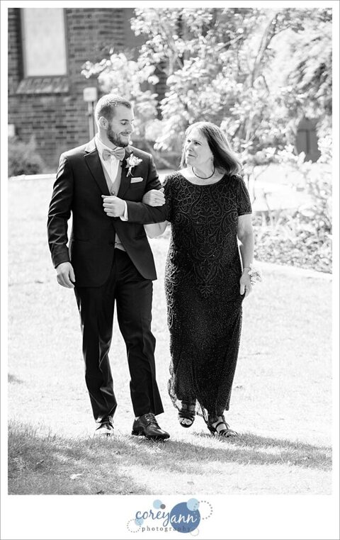 September outdoor wedding ceremony at Tudor House on Portage Lakes in Akron Ohio