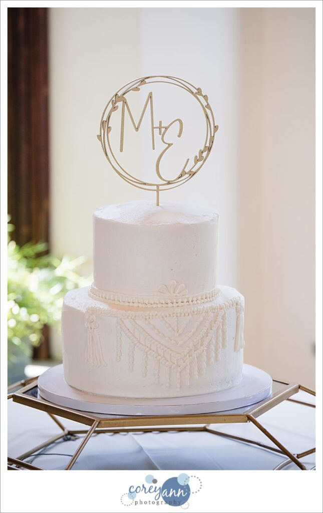 White boho wedding cake by Karla’s Sweetopia