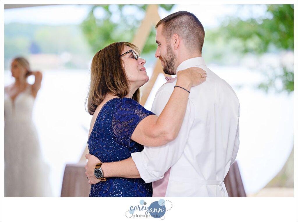 Wedding reception at Tudor House on Portage Lakes in Akron Ohio