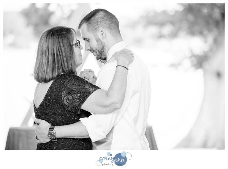 Wedding reception at Tudor House on Portage Lakes in Akron Ohio