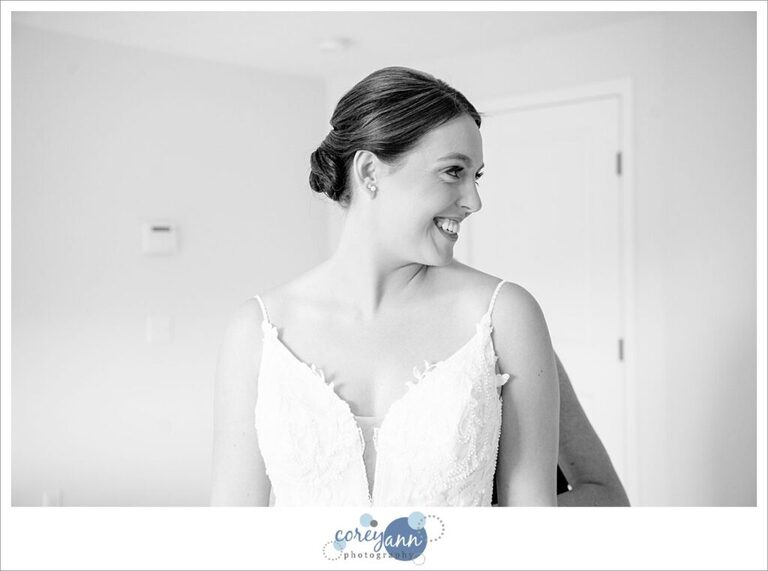 Bride getting ready for wedding in Ohio