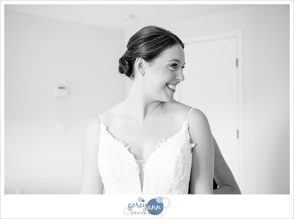 Bride getting ready for wedding in Ohio