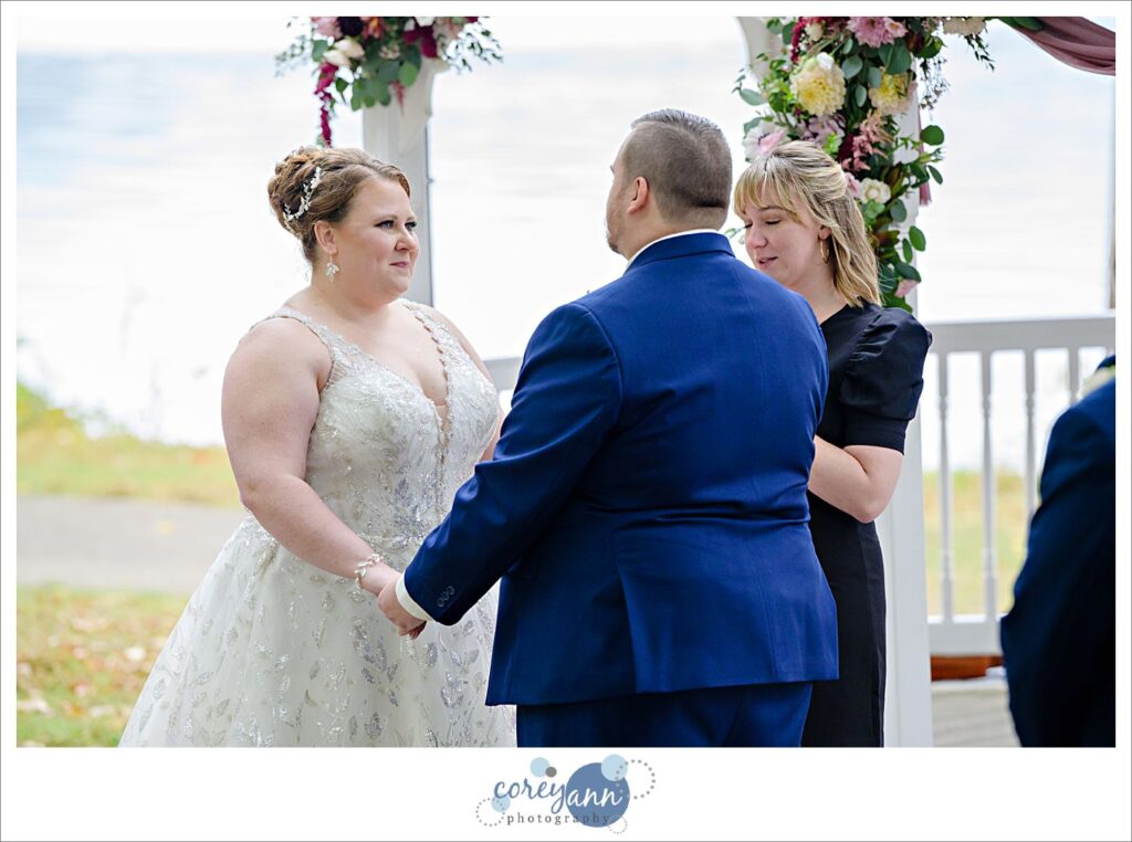September wedding ceremony at Tudor House on Portage Lakes in Akron Ohio