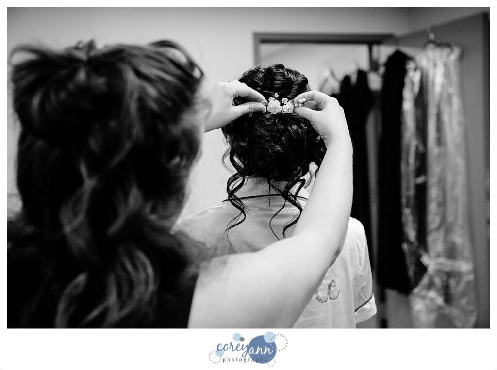 bride getting ready for wedding at pro football hall of fame in Canton ohio