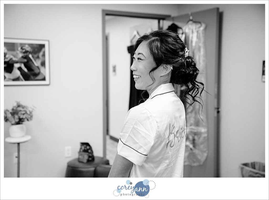 bride getting ready for wedding at pro football hall of fame in Canton ohio