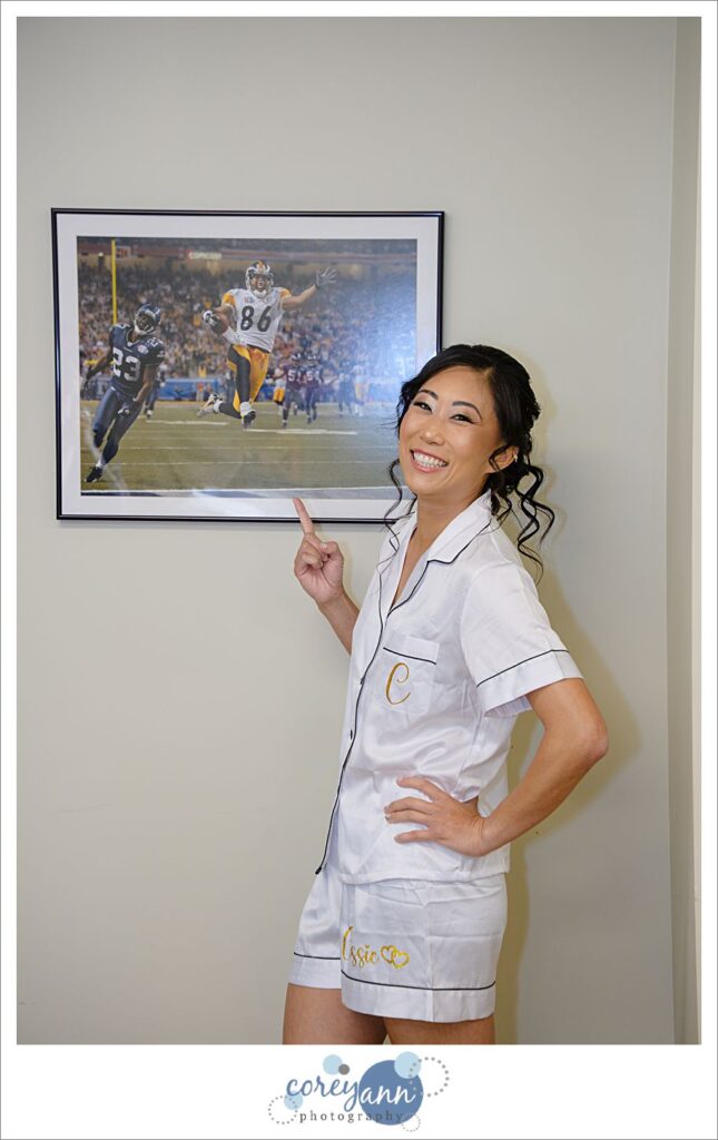 bride getting ready for wedding at pro football hall of fame in Canton ohio