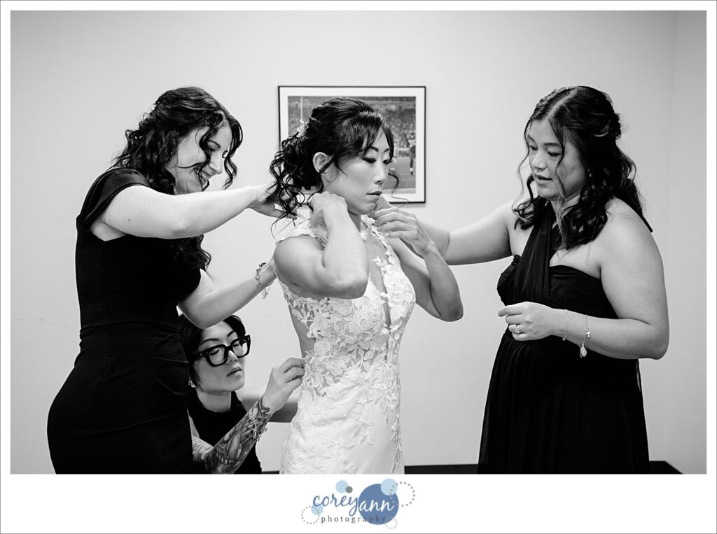 bride getting ready for wedding at pro football hall of fame in Canton ohio