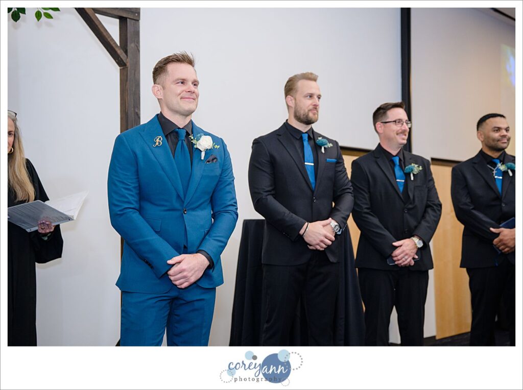 indoor wedding ceremony at pro football hall of fame in canton ohio