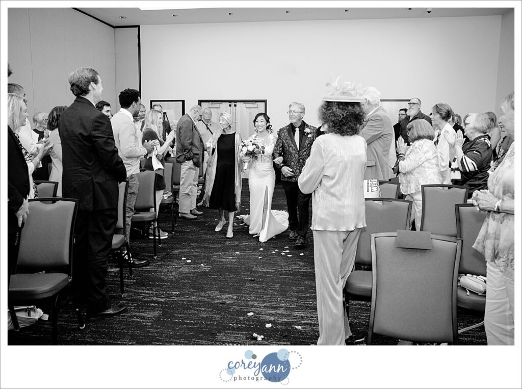 indoor wedding ceremony at pro football hall of fame in canton ohio