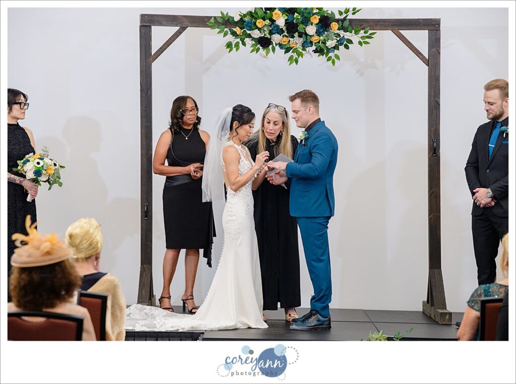 indoor wedding ceremony at pro football hall of fame in canton ohio